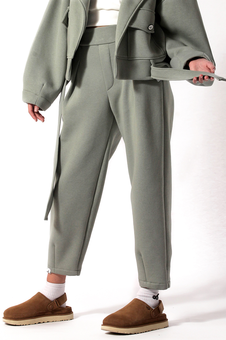 Barrel-leg trousers