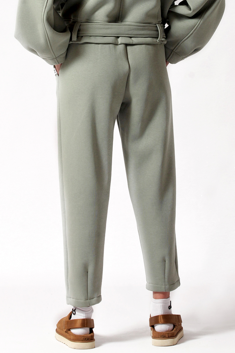 Barrel-leg trousers