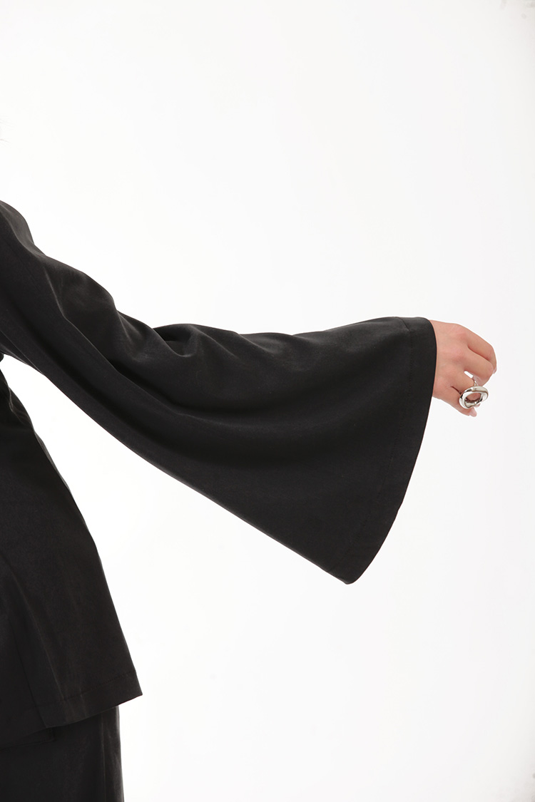 PLEATED BLOUSE WITH FLARED SLEEVES BLACK