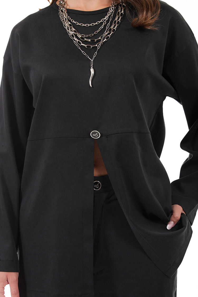 BLOUSE WITH FRONT SLIT AND LOGO BUTTON BLACK