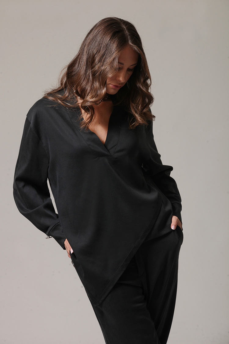 ASYMMETRIC V-NECK BLOUSE BLACK