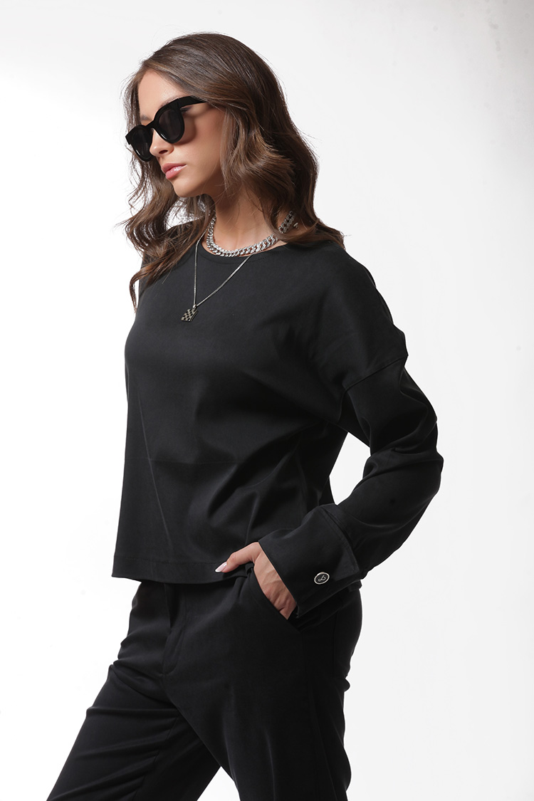 LOOSE-FIT BLOUSE WITH DOUBLE CUFF