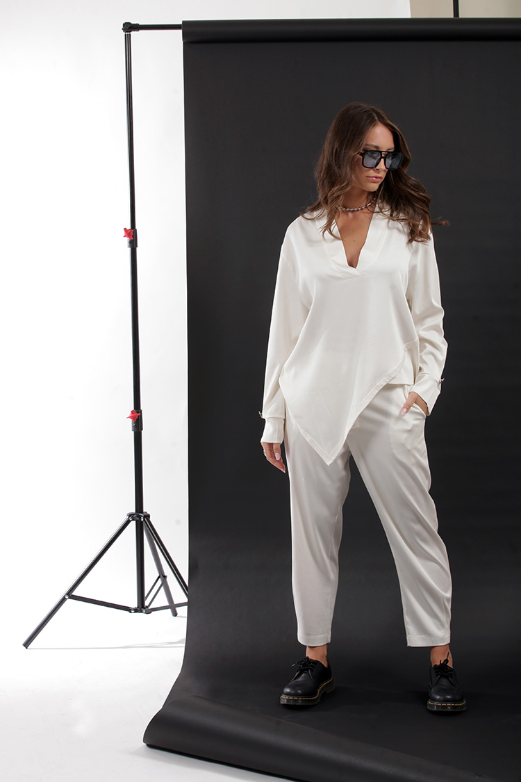 ASYMMETRIC V-NECK BLOUSE WHITE