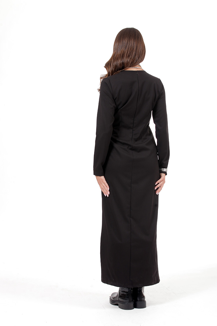 PLEATED LONG DRESS WITH LOGO PIN DETAIL