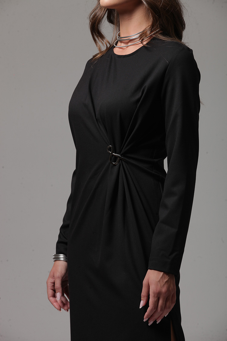 PLEATED LONG DRESS WITH LOGO PIN DETAIL