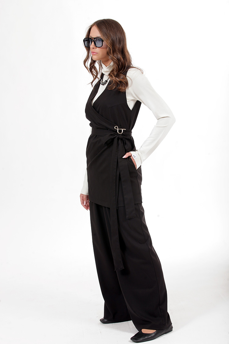 WRAP FRONT WAISTCOAT WITH LOGO PIN BLACK