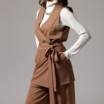 WRAP FRONT WAISTCOAT WITH LOGO PIN CAMEL