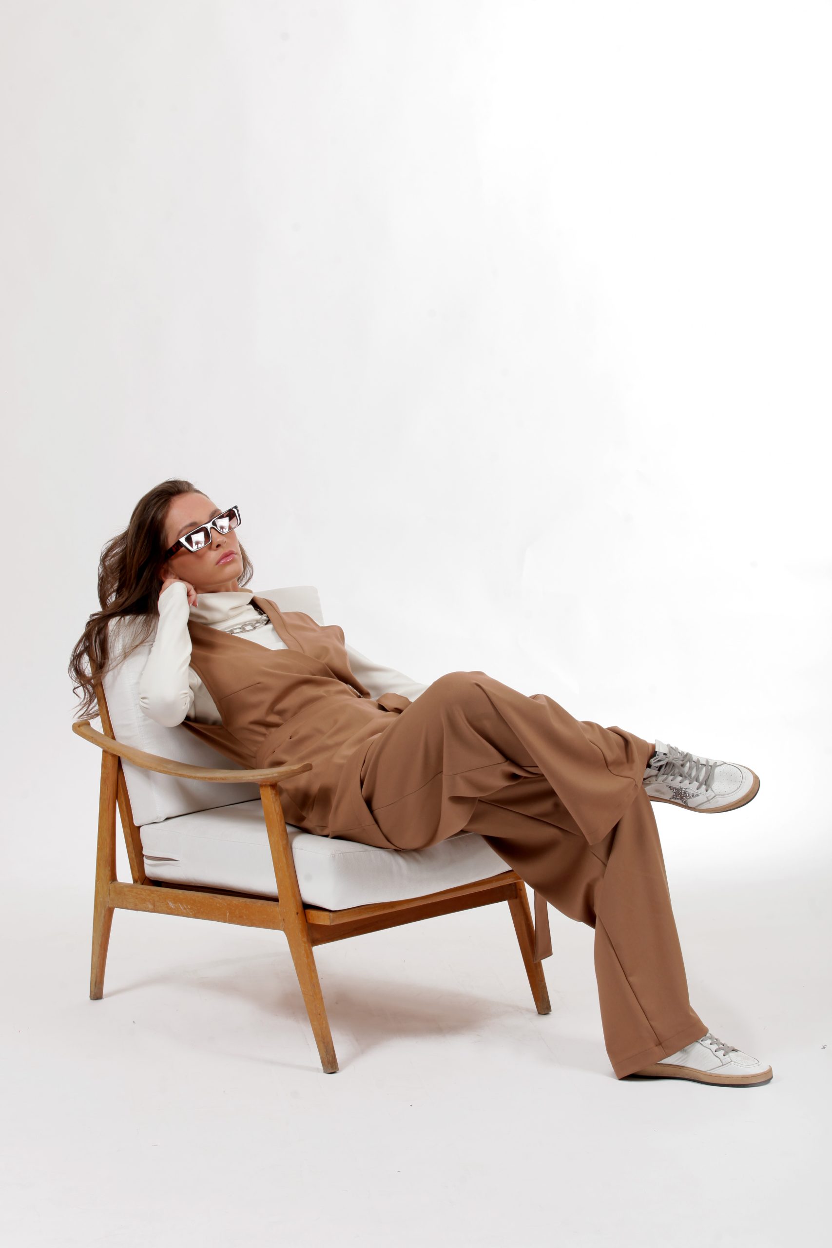 WRAP FRONT WAISTCOAT WITH LOGO PIN CAMEL