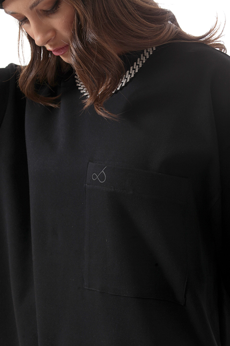UNISEX LOGO TOP WITH FRONT POCKET BLACK