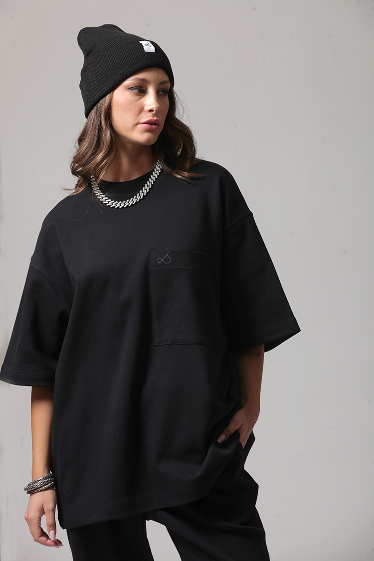 UNISEX LOGO TOP WITH FRONT POCKET BLACK