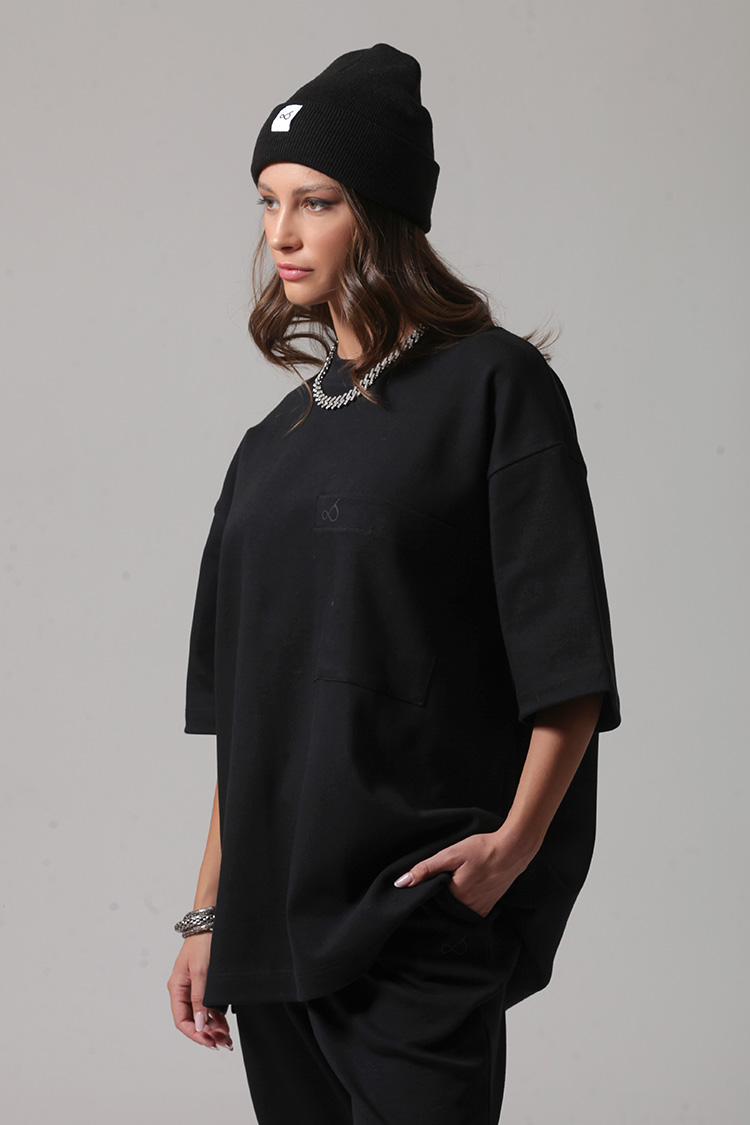UNISEX LOGO TOP WITH FRONT POCKET BLACK