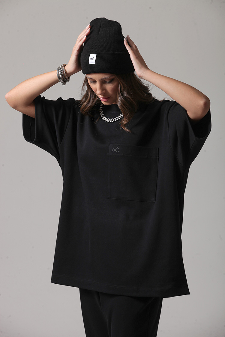 UNISEX LOGO TOP WITH FRONT POCKET BLACK