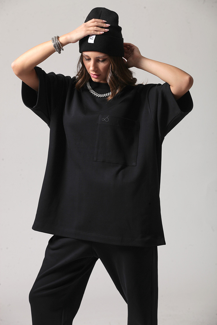 UNISEX LOGO TOP WITH FRONT POCKET BLACK
