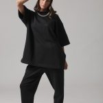 UNISEX LOGO TOP WITH FRONT POCKET BLACK