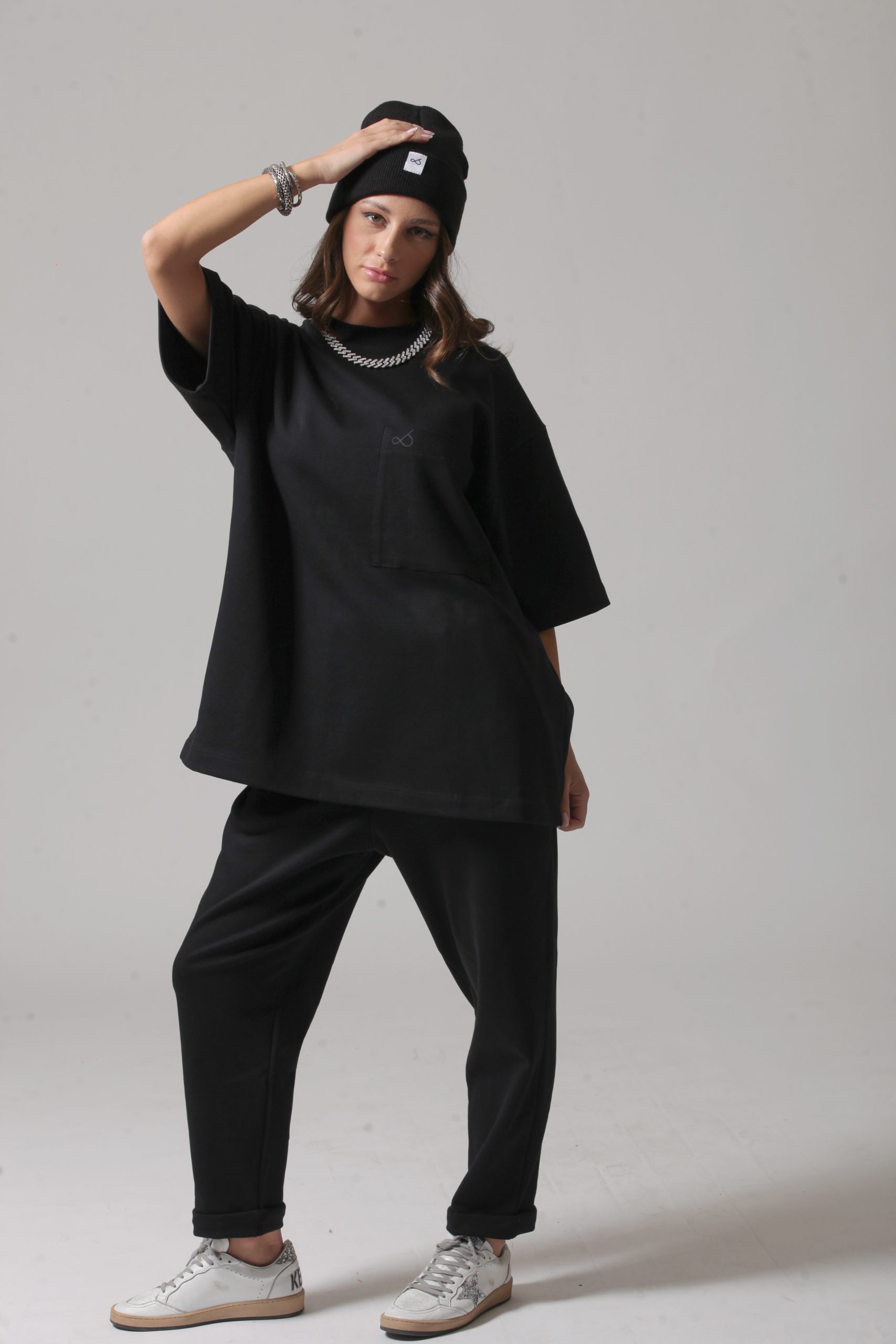 UNISEX LOGO TOP WITH FRONT POCKET BLACK