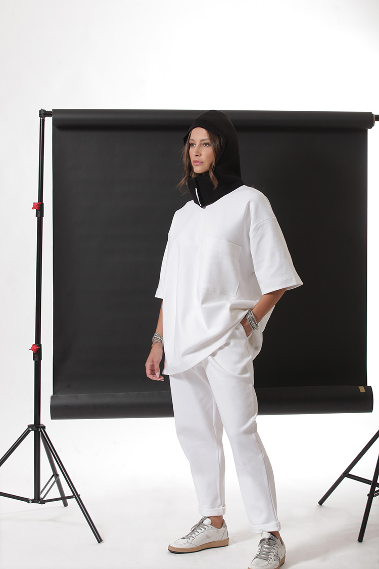 UNISEX LOGO TOP WITH FRONT POCKET WHITE