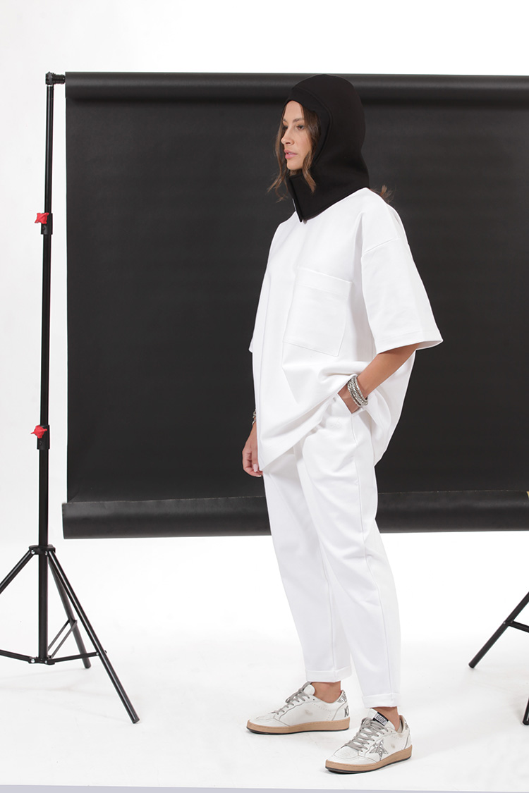 UNISEX LOGO TOP WITH FRONT POCKET WHITE