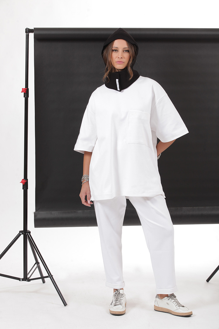 UNISEX LOGO TOP WITH FRONT POCKET WHITE