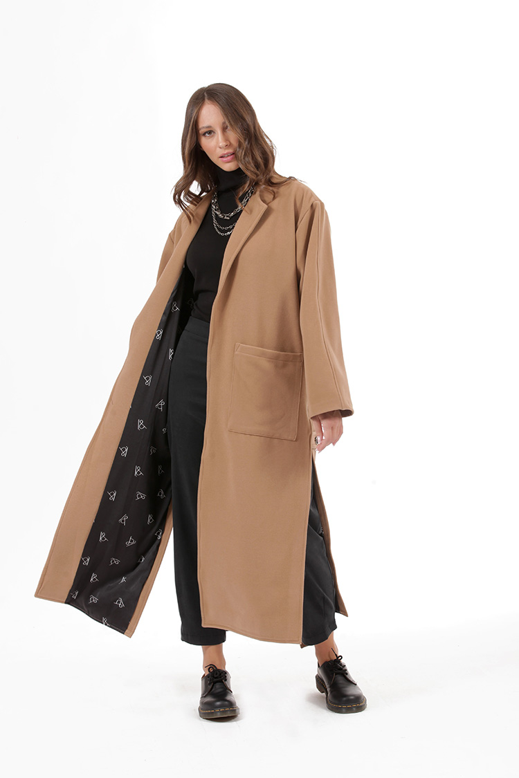 LONG BELTED COAT WITH SIDE SLITS CAMEL