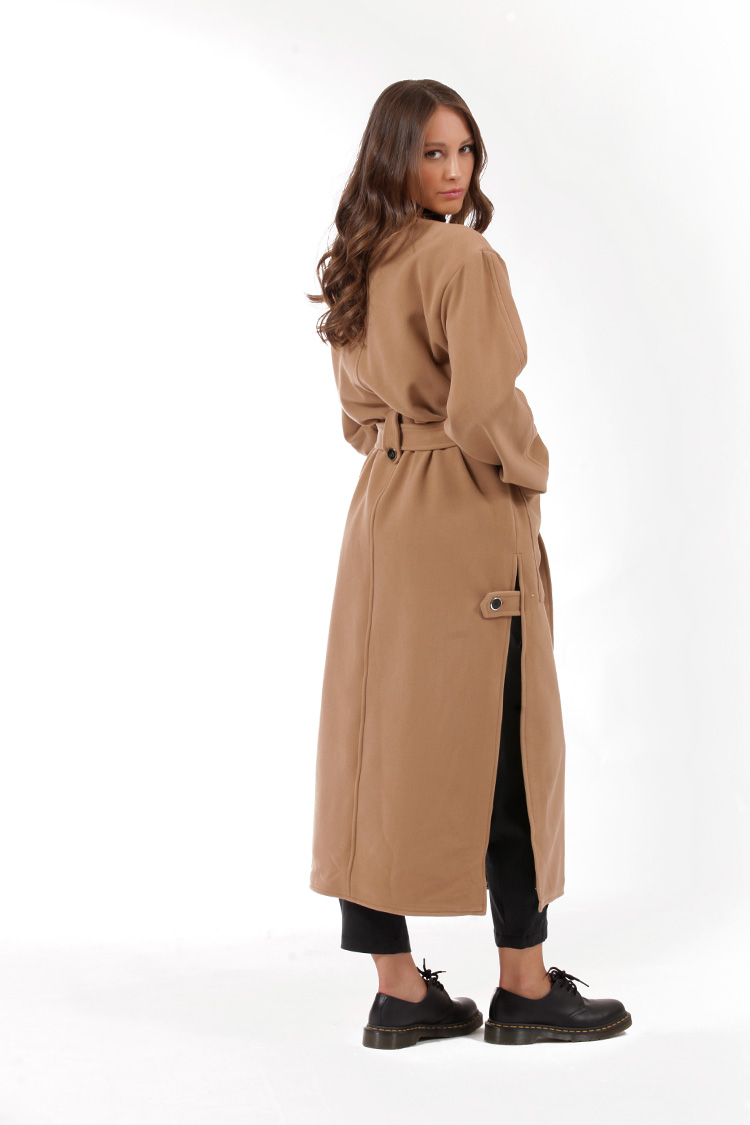 LONG BELTED COAT WITH SIDE SLITS CAMEL