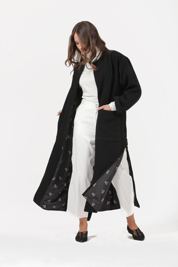 LONG BELTED COAT WITH SIDE SLITS BLACK