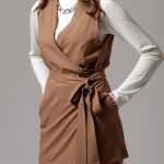 WRAP FRONT WAISTCOAT WITH LOGO PIN CAMEL