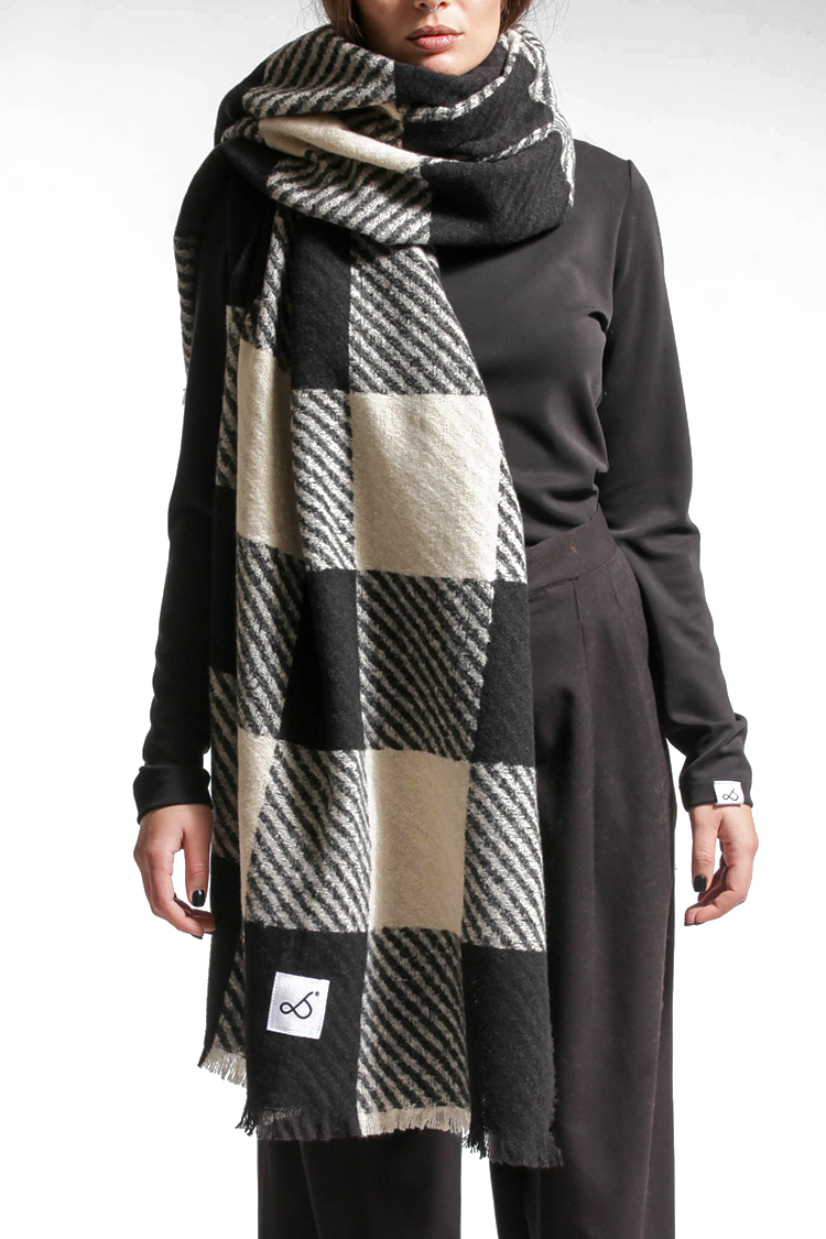 BLACK & CREAM SCARF