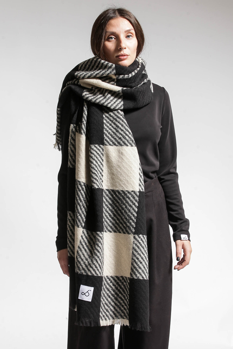 BLACK & CREAM SCARF