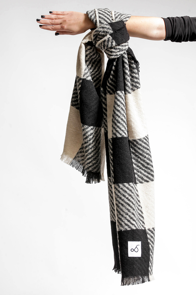 BLACK & CREAM SCARF