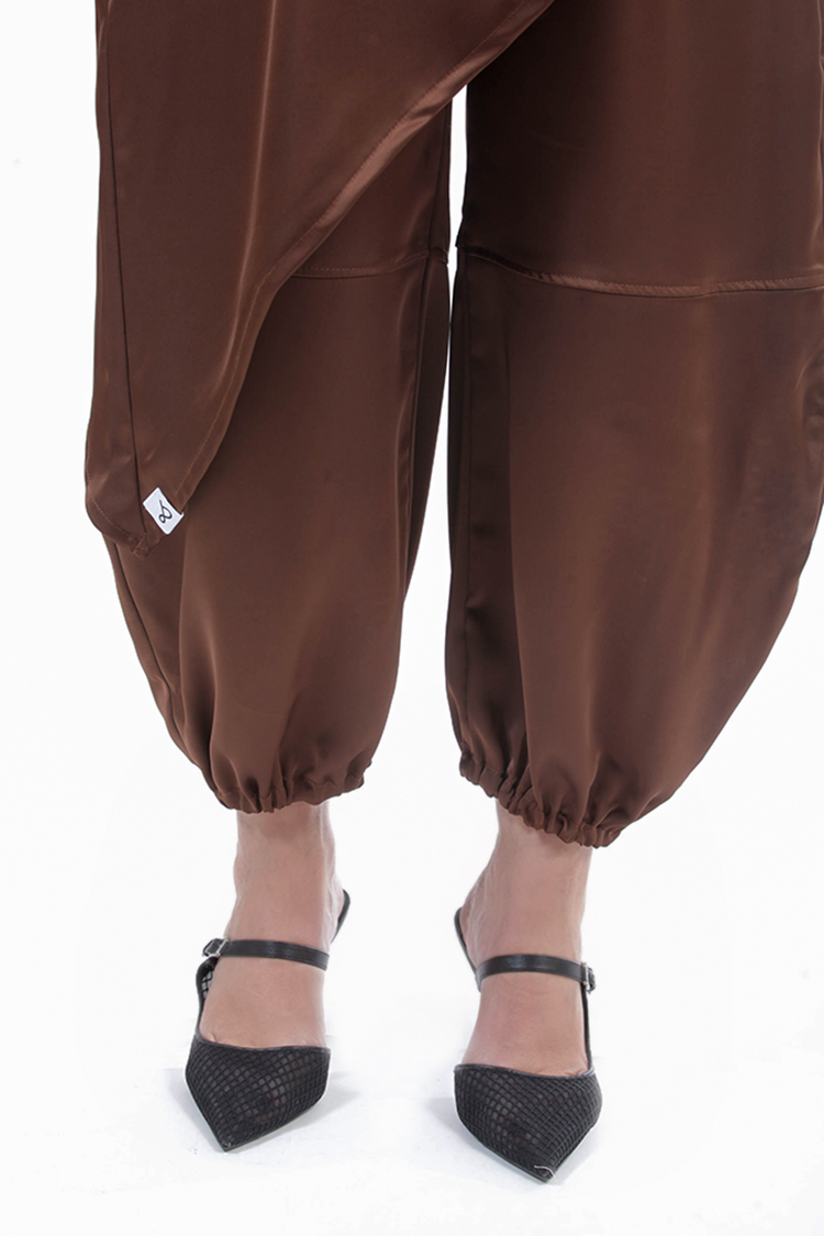 WIDE-LEG SATIN PANTS IN CLOCOLATE