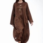 WIDE-LEG SATIN PANTS IN CLOCOLATE