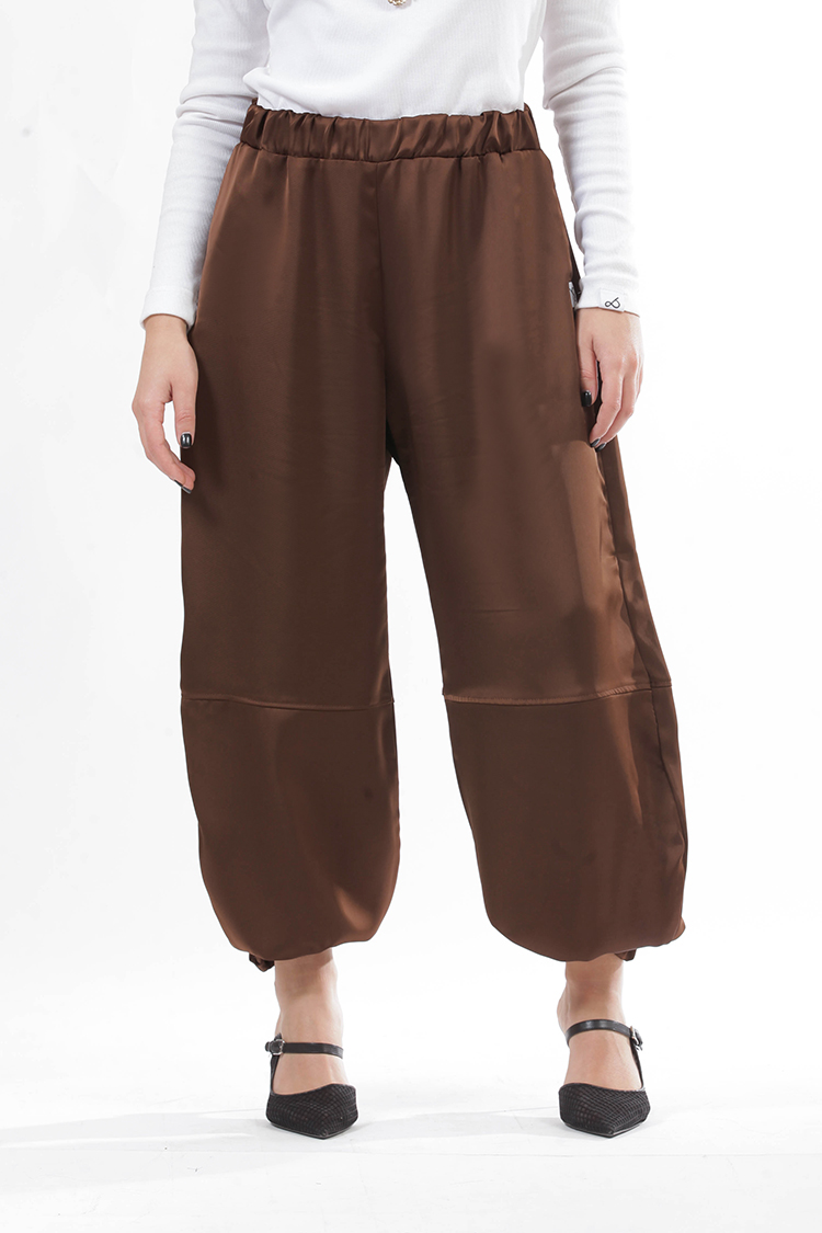 WIDE-LEG SATIN PANTS IN CLOCOLATE