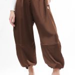 WIDE-LEG SATIN PANTS IN CLOCOLATE