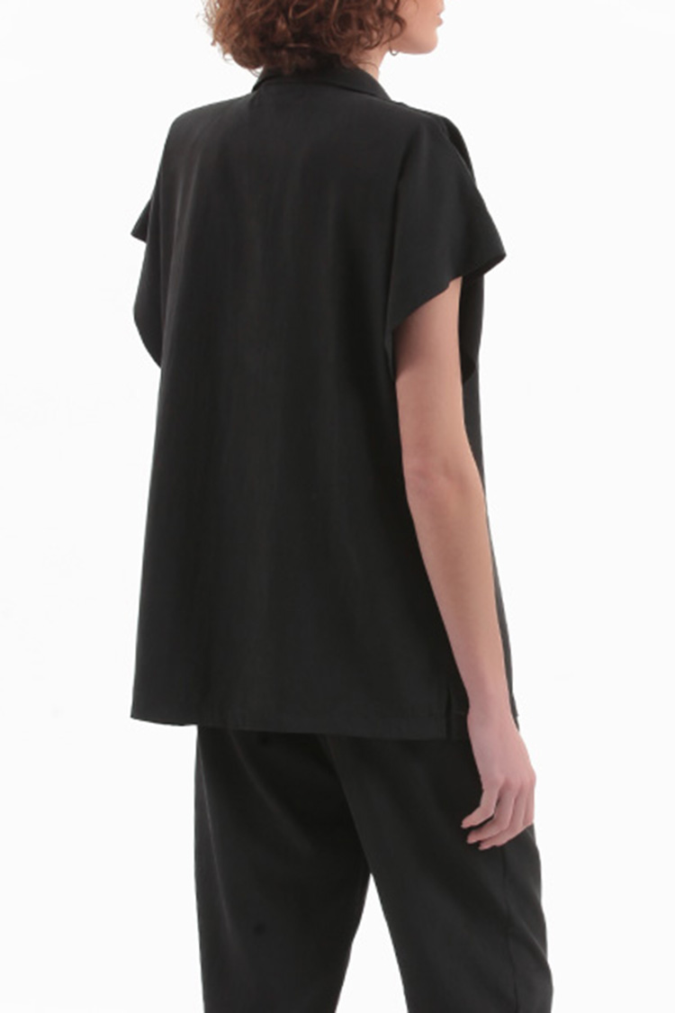 BLAZER WITH OVERSIZED SHOULDERS AND LOGO BUTTON DETAIL — BLACK