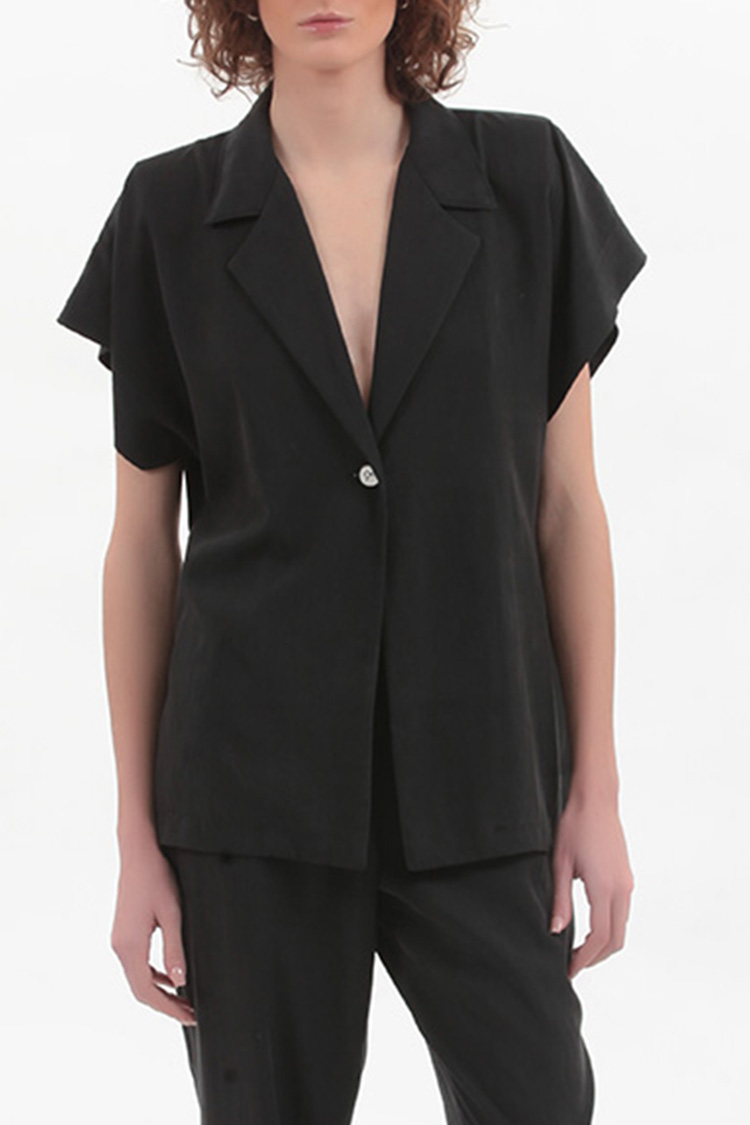 BLAZER WITH OVERSIZED SHOULDERS AND LOGO BUTTON DETAIL — BLACK