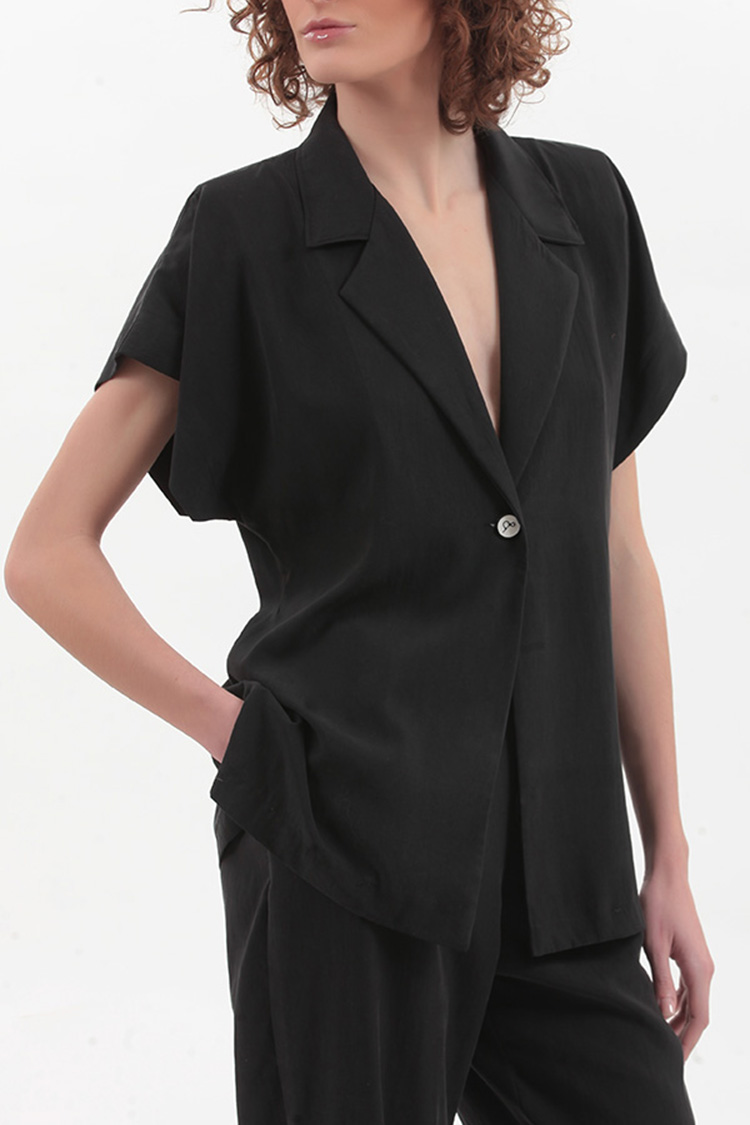 BLAZER WITH OVERSIZED SHOULDERS AND LOGO BUTTON DETAIL — BLACK