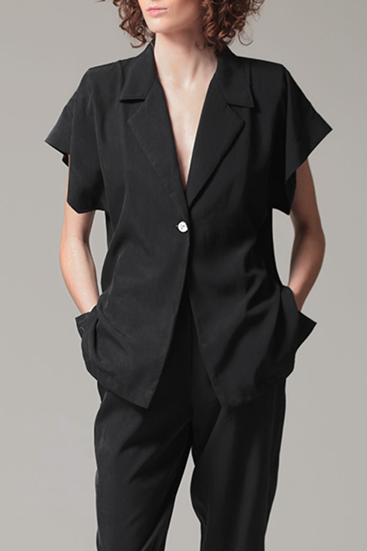 BLAZER WITH OVERSIZED SHOULDERS AND LOGO BUTTON DETAIL — BLACK