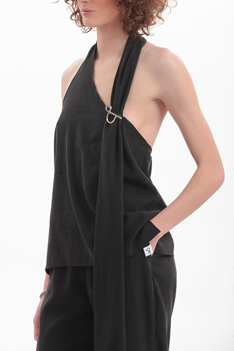 BACKLESS TOP WITH LOGO PIN DETAIL — BLACK