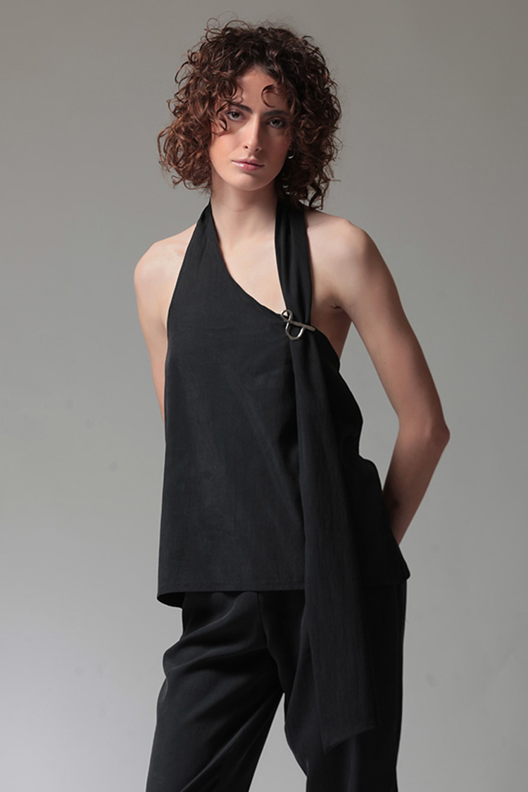 BACKLESS TOP WITH LOGO PIN DETAIL — BLACK