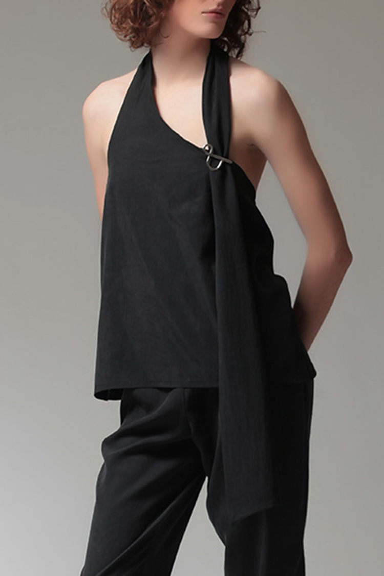 BACKLESS TOP WITH LOGO PIN DETAIL — BLACK