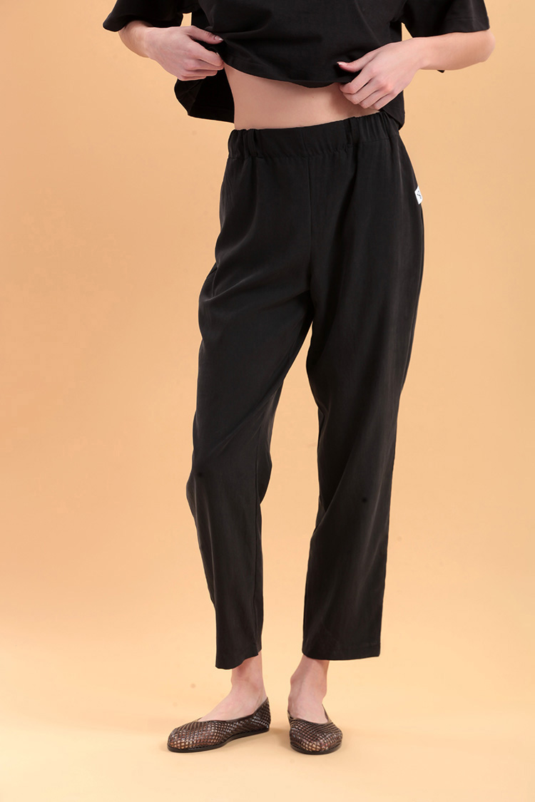 CROPPED TROUSERS WITH ELASTICATED WAIST — BLACK