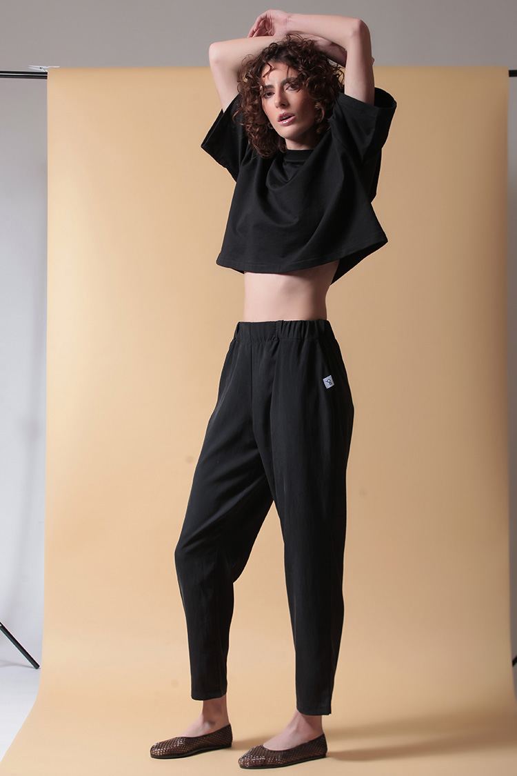 CROPPED TROUSERS WITH ELASTICATED WAIST — BLACK