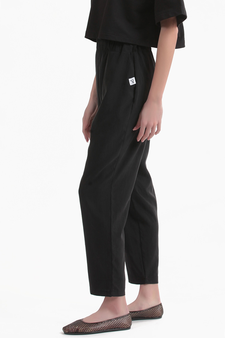 CROPPED TROUSERS WITH ELASTICATED WAIST — BLACK