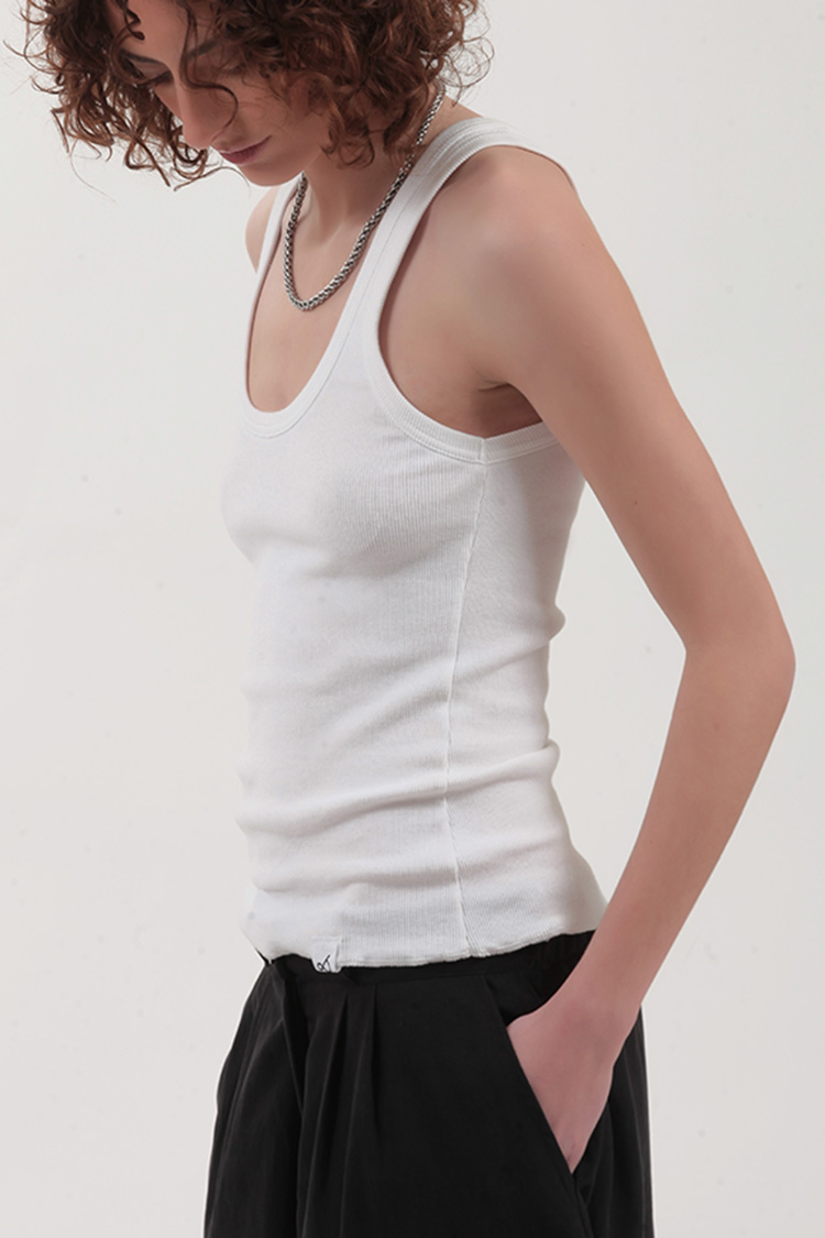 SLEEVELESS RIBBED FITTED TOP — WHITE