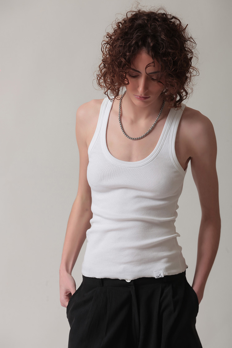 SLEEVELESS RIBBED FITTED TOP — WHITE
