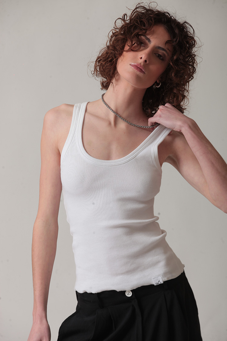 SLEEVELESS RIBBED FITTED TOP — WHITE