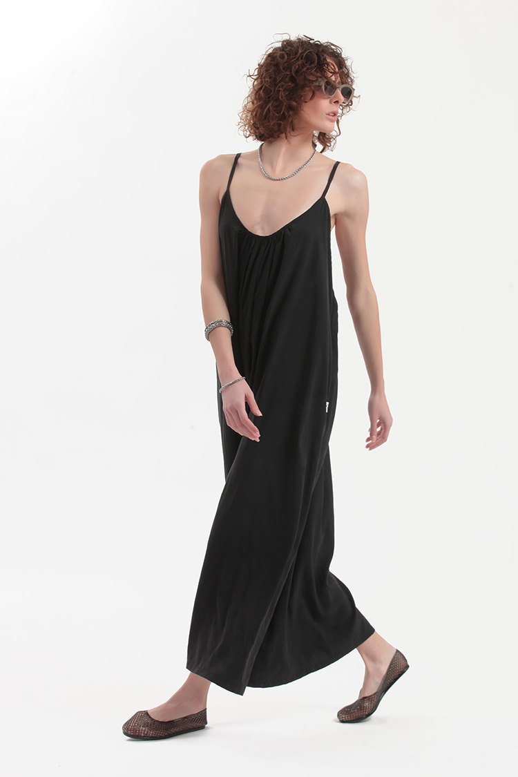 LONG DRESS WITH A DEEP BACK — BLACK