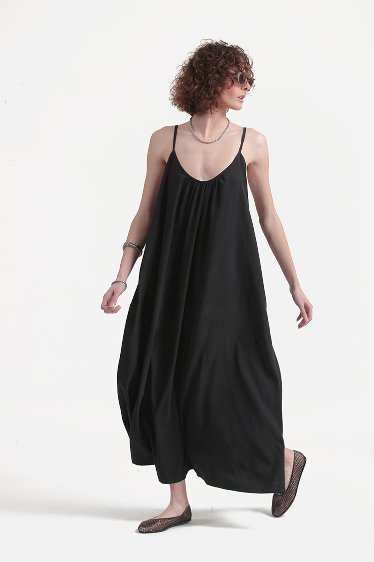 LONG DRESS WITH A DEEP BACK — BLACK