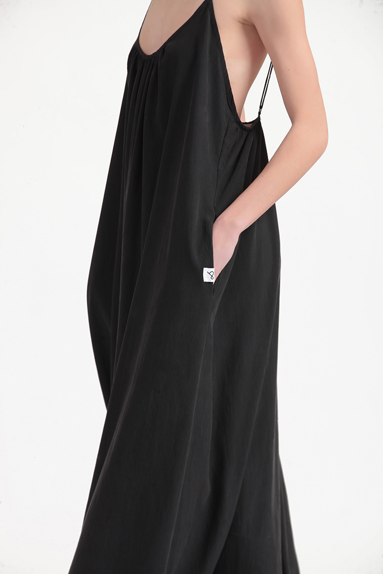 LONG DRESS WITH A DEEP BACK — BLACK