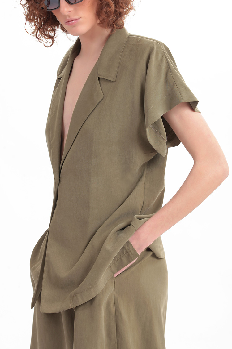 BLAZER WITH OVERSIZED SHOULDERS AND LOGO BUTTON DETAIL — CHAKI